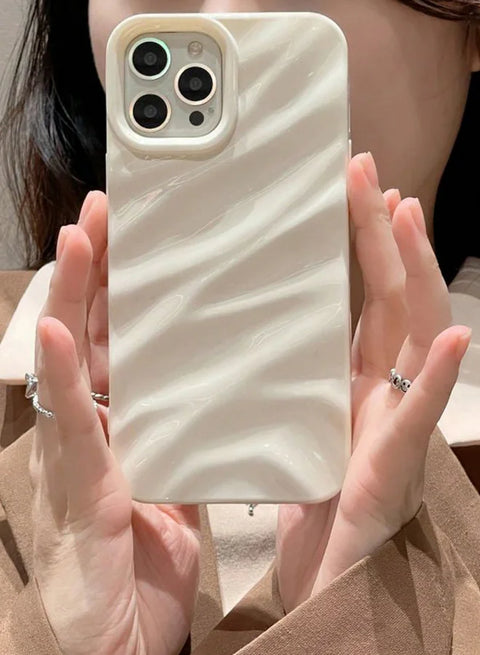 غطاء آيفون أبيض بنسيج بارز